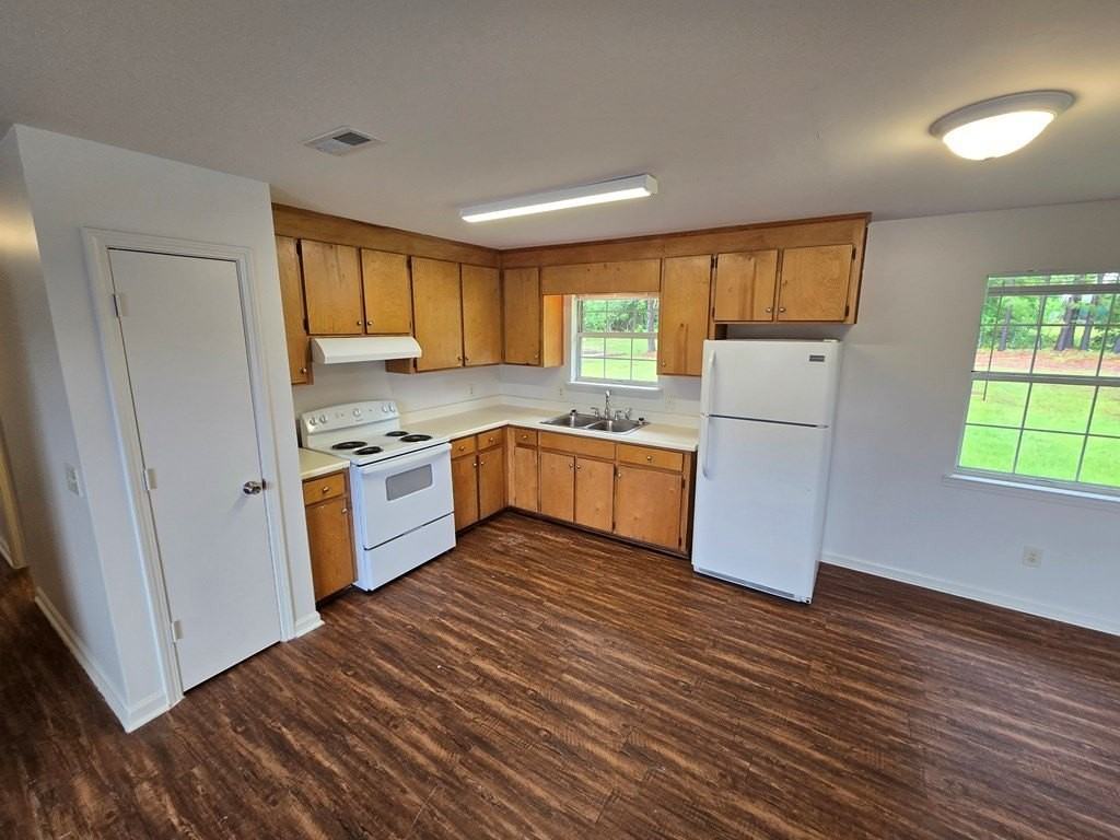 335 Beauville Dr - Photo 3 of 9