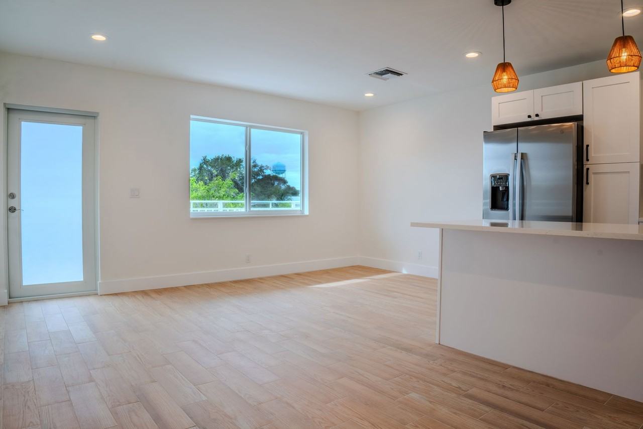 238 Se 1st Ave #4 - Photo 4 of 8