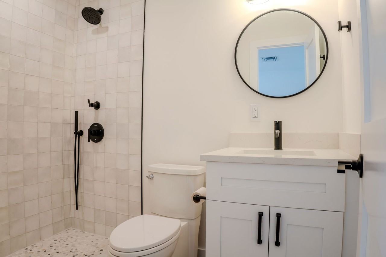 238 Se 1st Ave #4 - Photo 5 of 8