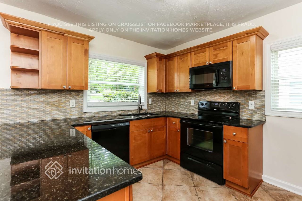 2771 Joyce Ave - Photo 6 of 17