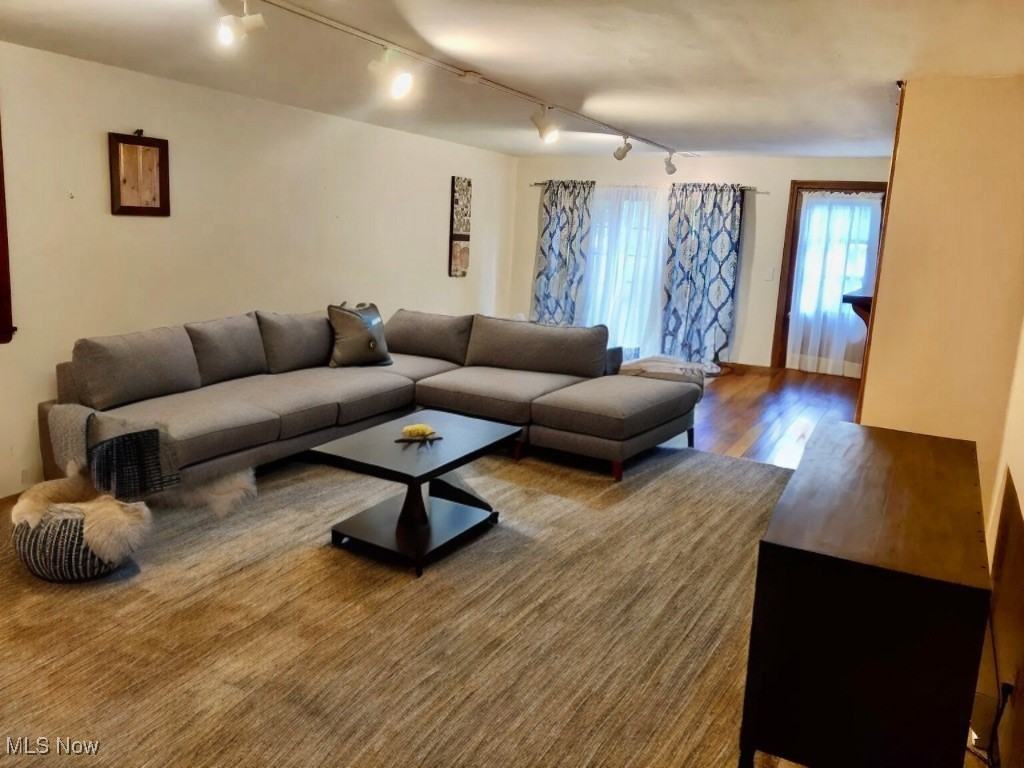 28400 Belcourt Rd - Photo 2 of 9