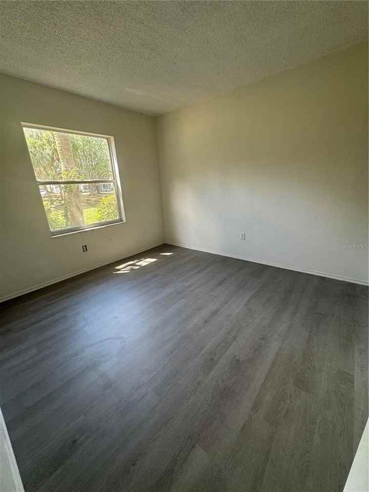 8201 Fairways Cir - Photo 4 of 11