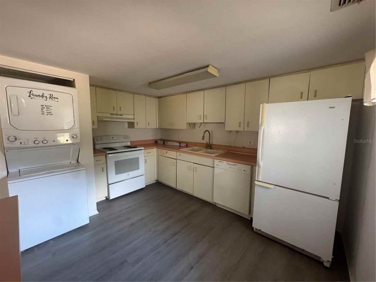 8201 Fairways Cir - Photo 7 of 11