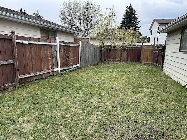 1/2 Price Rent!! Cozy 3 Bedroom 1 Bathroom Basement Suite with Private Laundry! - Photo 3 of 24