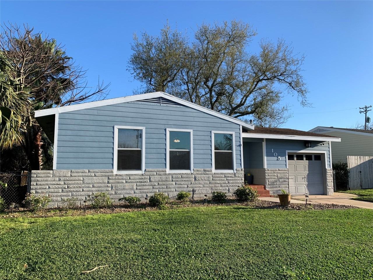 105 Trout St - Photo 2 of 23