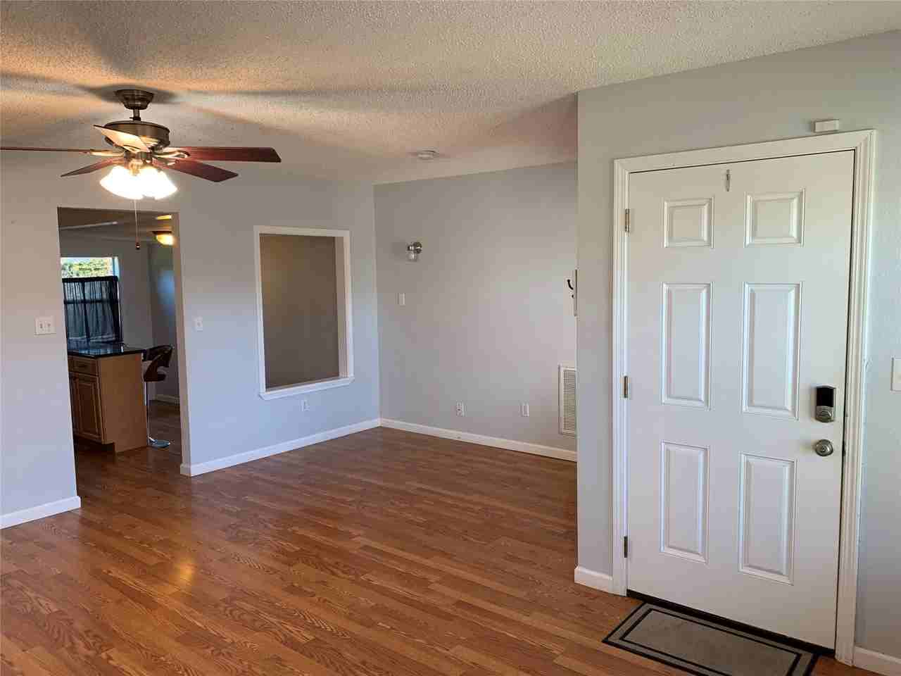 105 Trout St - Photo 3 of 23