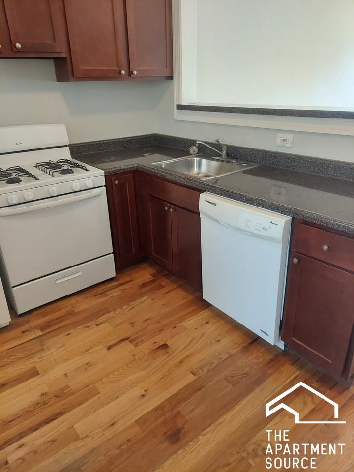 4419 N Wolcott Ave #B3