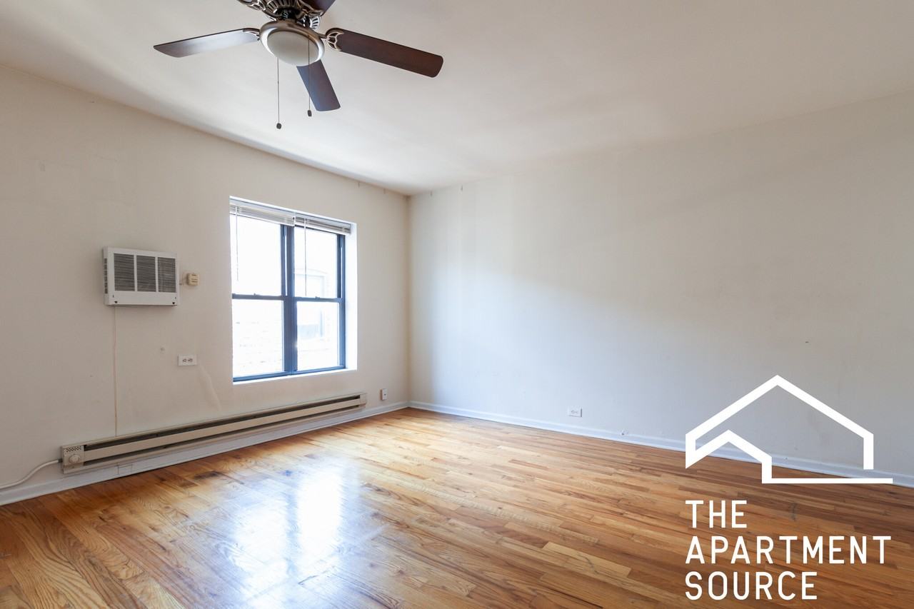 817 W Cornelia Ave #306 - Photo 5 of 7