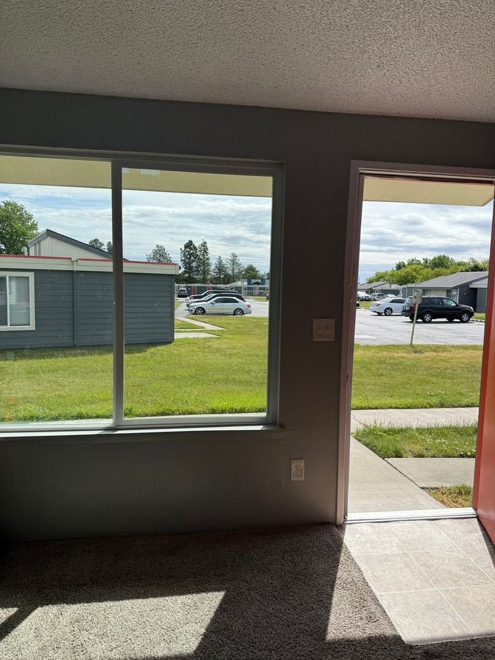 Central Park Apartments - Photo 5 of 44