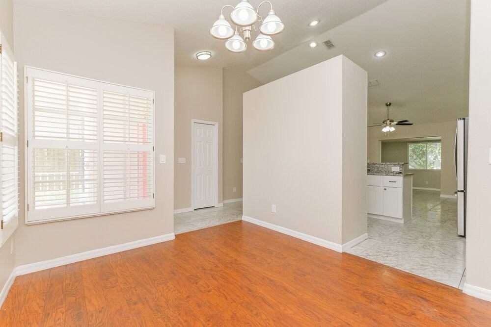 10402 Barnett Loop - Photo 4 of 16