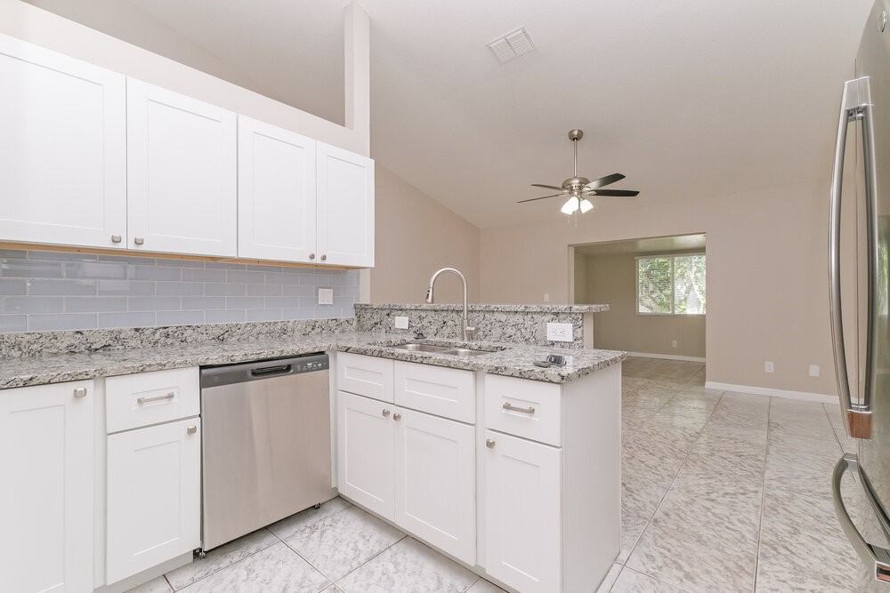 10402 Barnett Loop - Photo 5 of 16