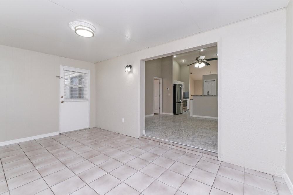 10402 Barnett Loop - Photo 6 of 16