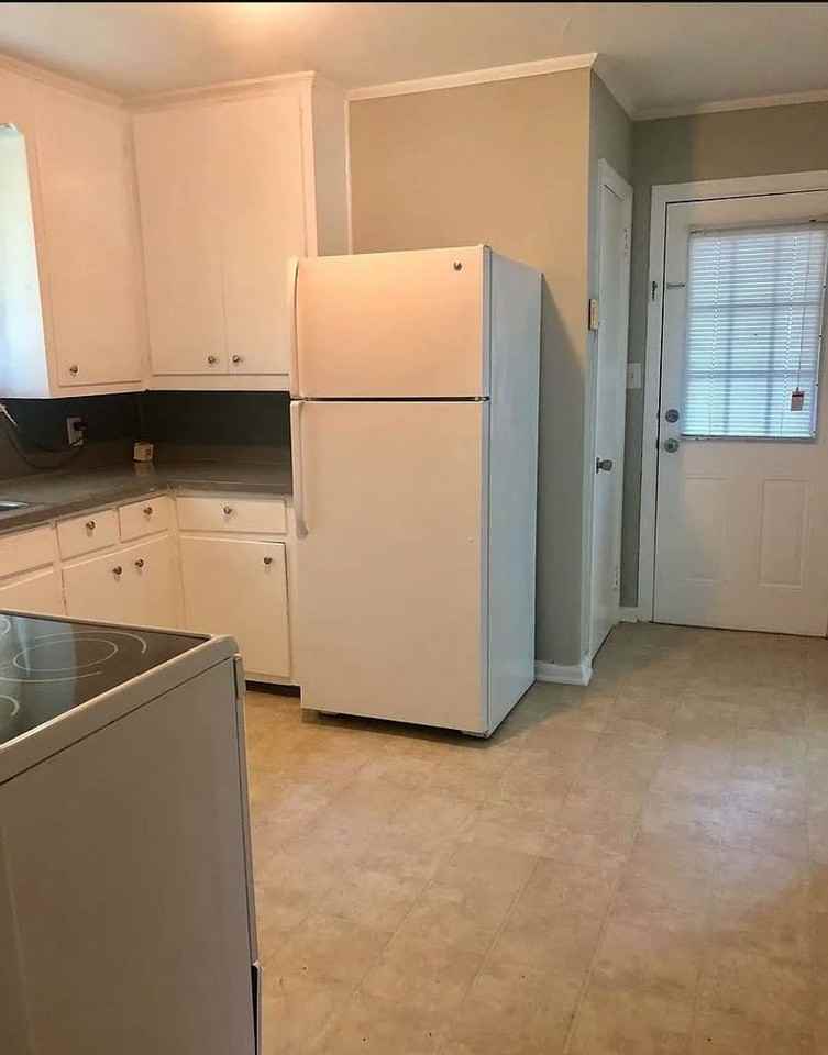 2040 Merrily Dr - Photo 6 of 9