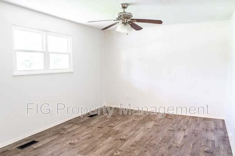 4610 Sullivan Rd - Photo 3 of 21