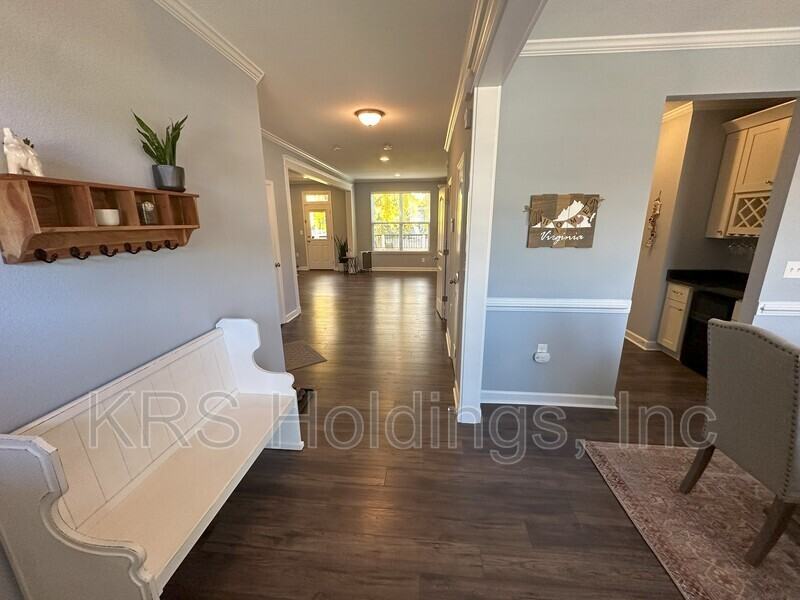 310 Sycamore Rd - Photo 4 of 37