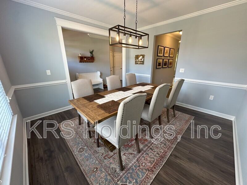 310 Sycamore Rd - Photo 6 of 37