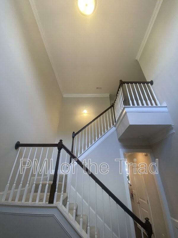 2953 York Place Dr - Photo 2 of 7
