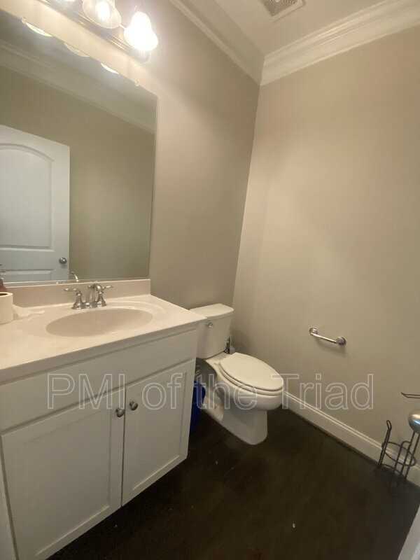 2953 York Place Dr - Photo 4 of 7