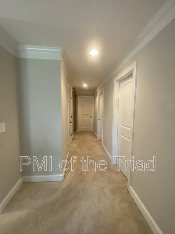 2953 York Place Dr - Photo 5 of 7