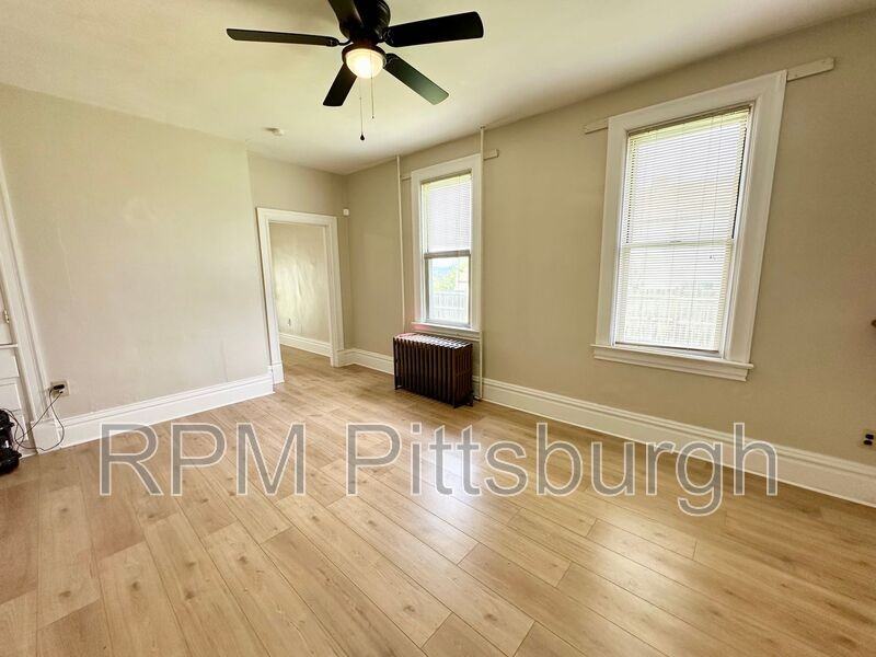 1115 Karl Ave - Photo 2 of 15