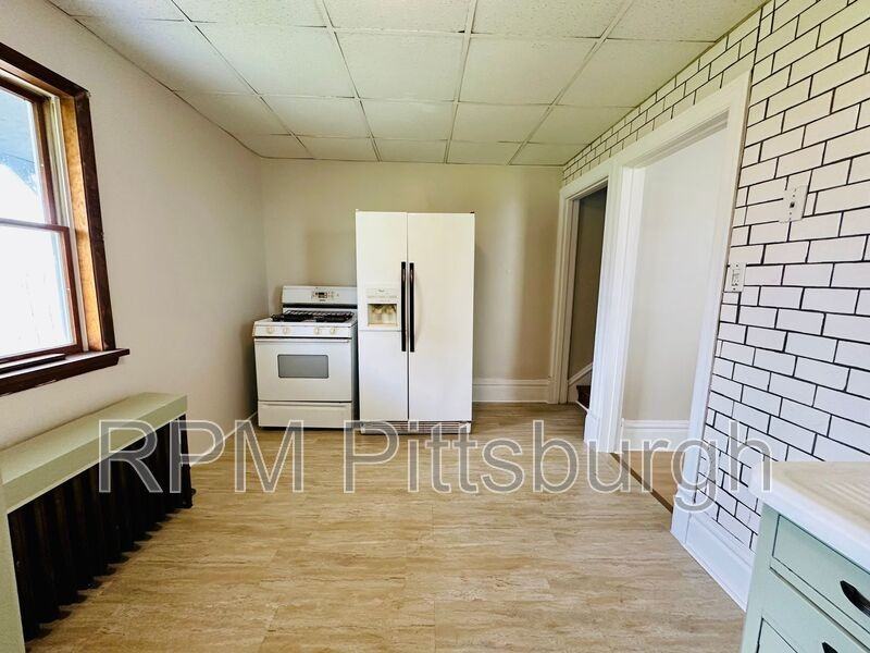 1115 Karl Ave - Photo 5 of 15