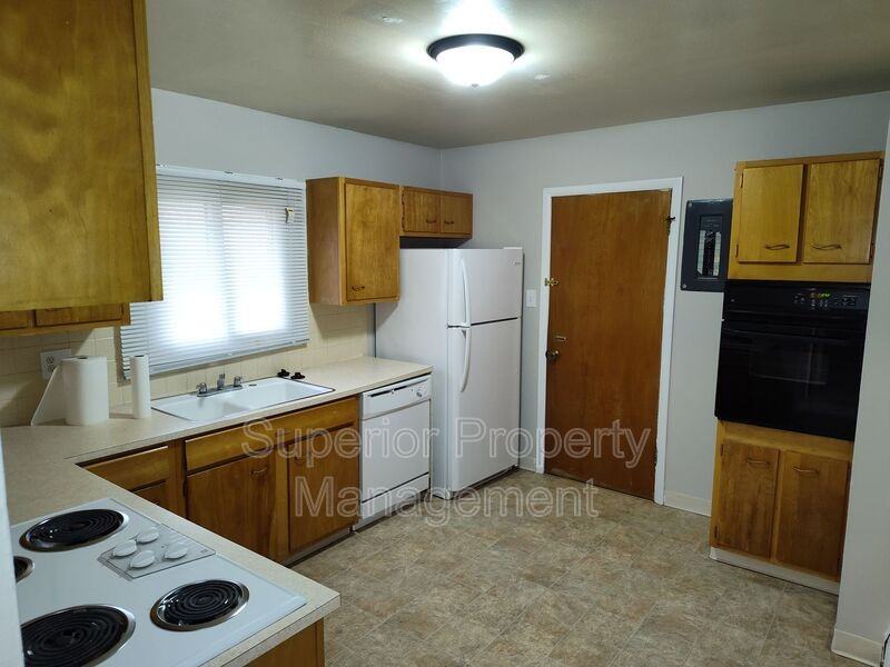 3021 Kelley Dr - Photo 4 of 9