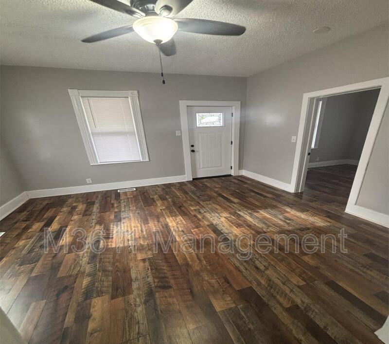 1108 Charleston St - Photo 2 of 9