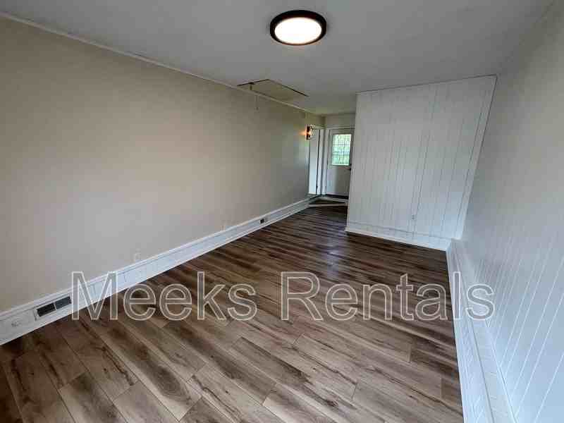 198 Meadow Dr - Photo 3 of 20