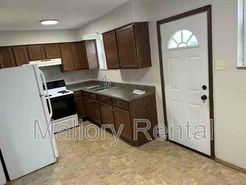 1432 Virginia Ave - Photo 2 of 7