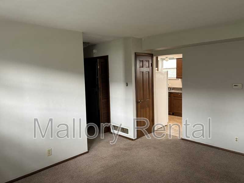 1432 Virginia Ave - Photo 3 of 7