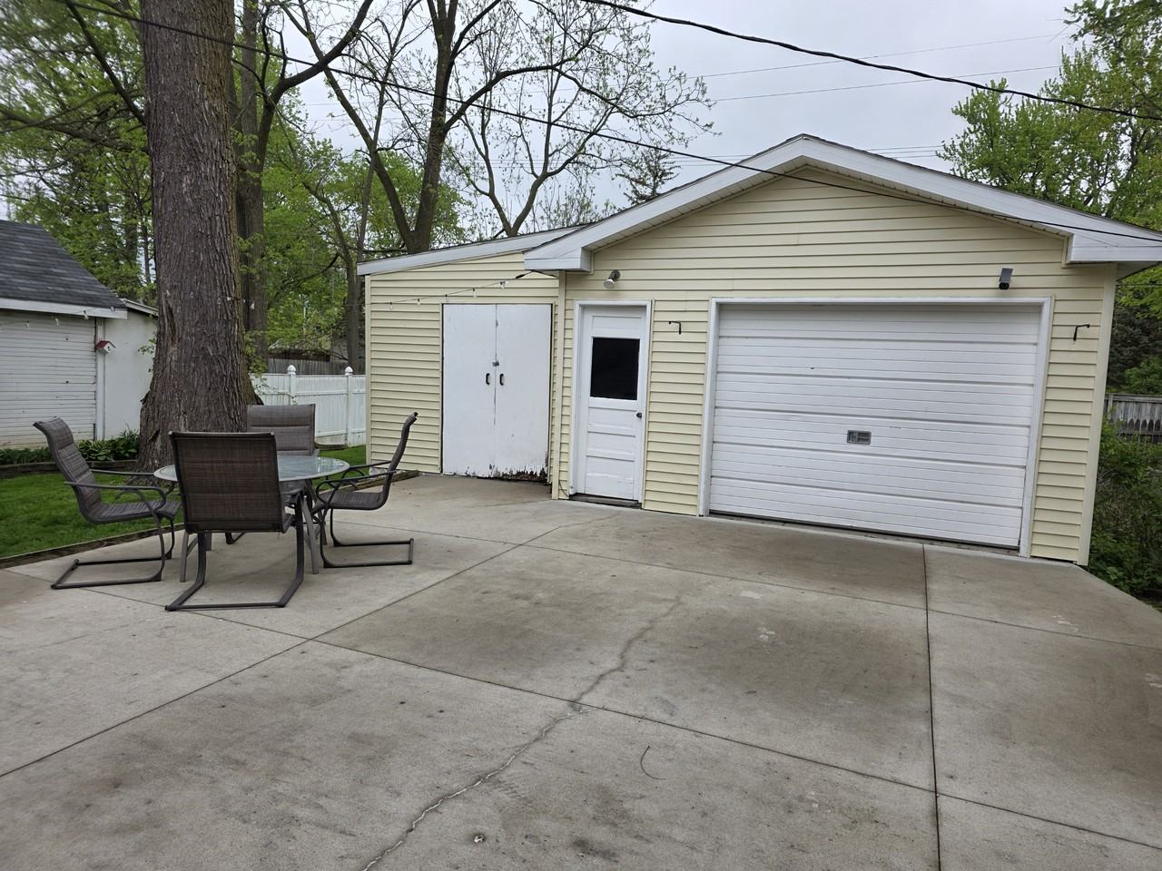 271 Fairgrove St #271 - Photo 3 of 23