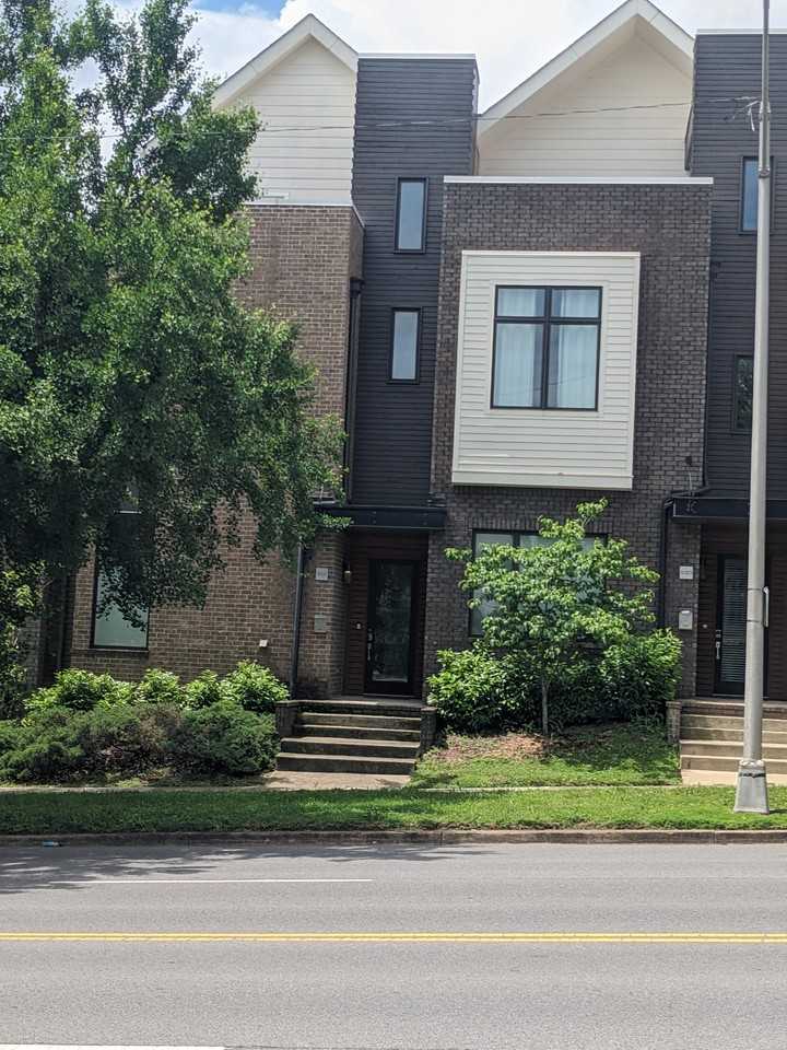 1021 Wedgewood Ave - Photo 2 of 32