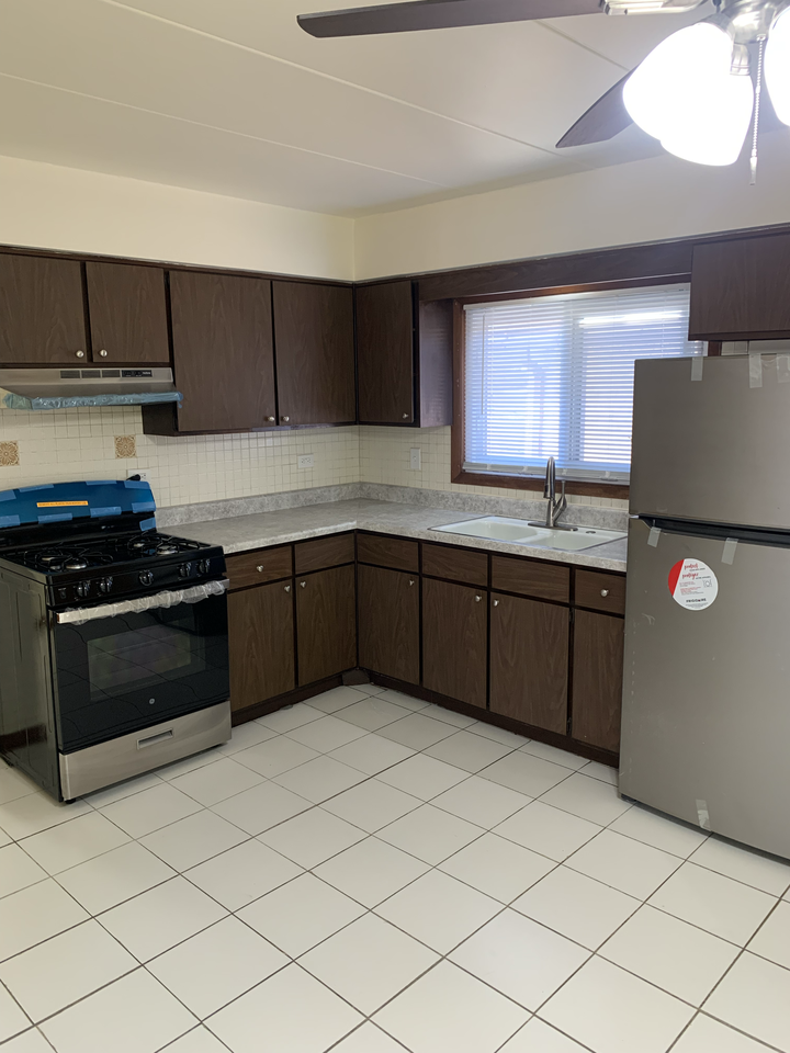 12801 Honore St #2E - Photo 3 of 9