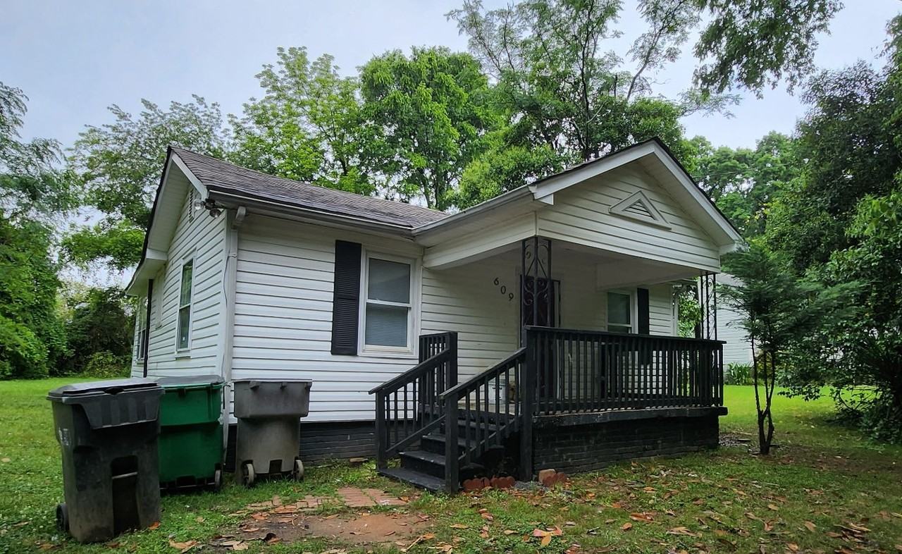 609 Hillcrest St - Photo 2 of 10