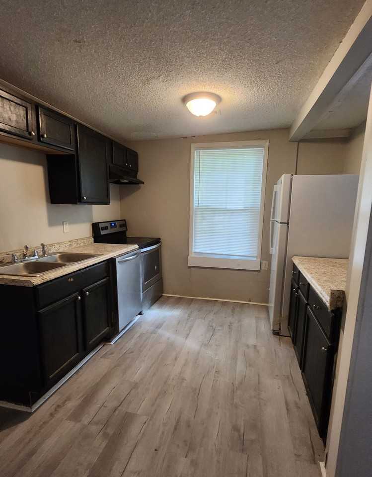 609 Hillcrest St - Photo 3 of 10