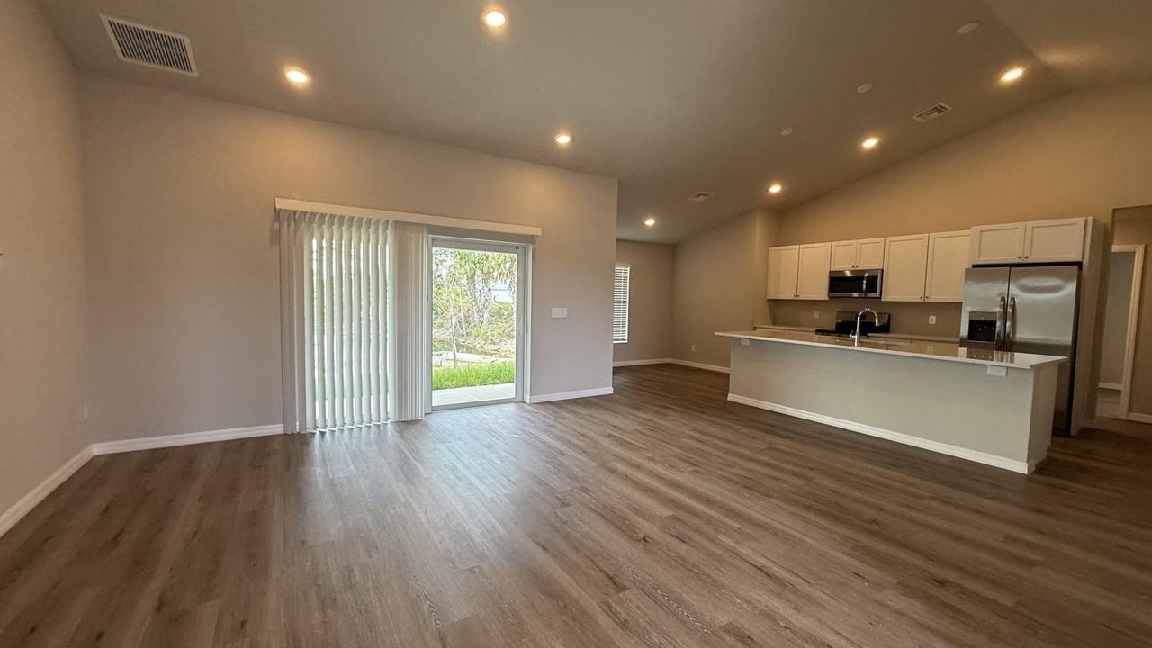 1911 Ne 38th Ter - Photo 2 of 17