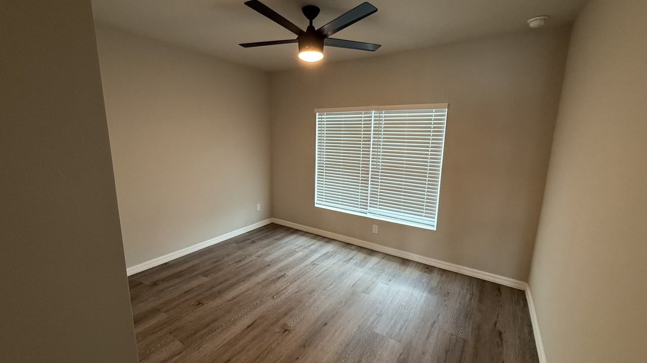 1911 Ne 38th Ter - Photo 4 of 17