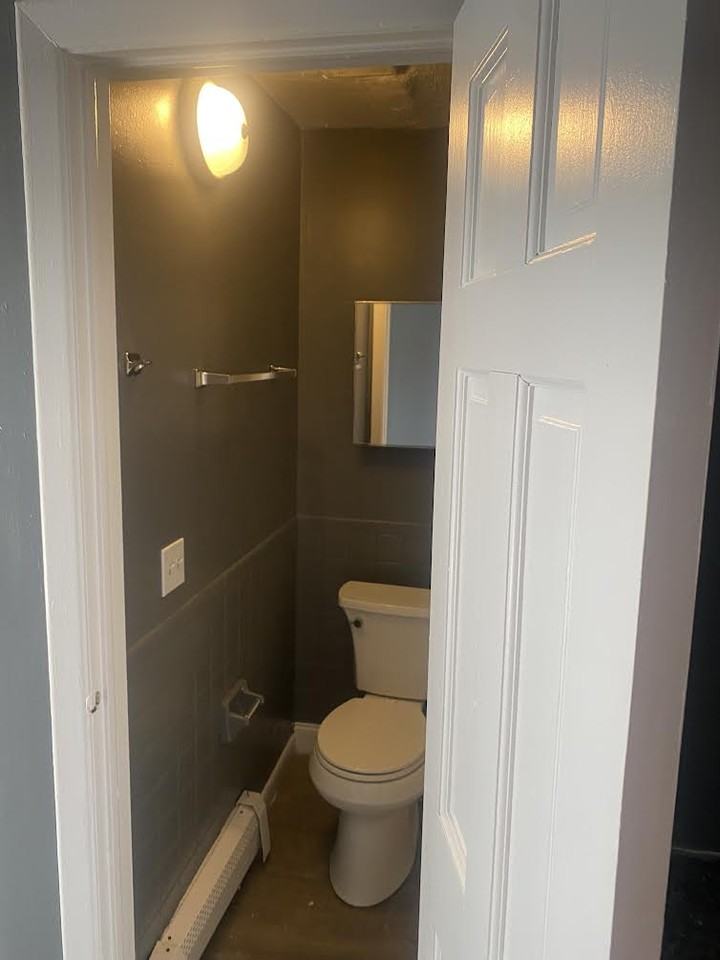 469 James St - Photo 3 of 4