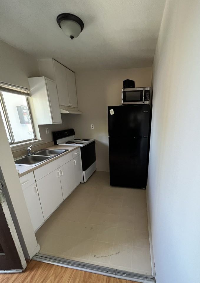 643 S Weed Blvd - Photo 2 of 4