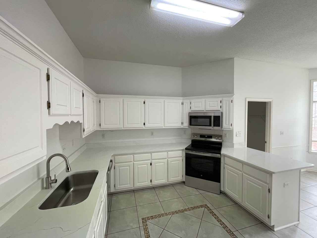 7719 Shadow Hills Dr - Photo 3 of 12