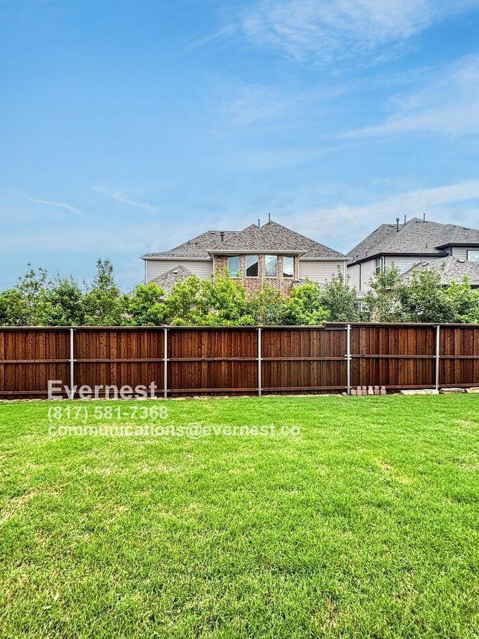 914 Devonshire Dr - Photo 3 of 35