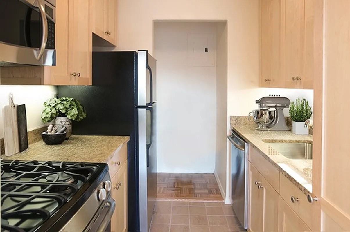 E 25th St #3009 - Photo 2 of 4