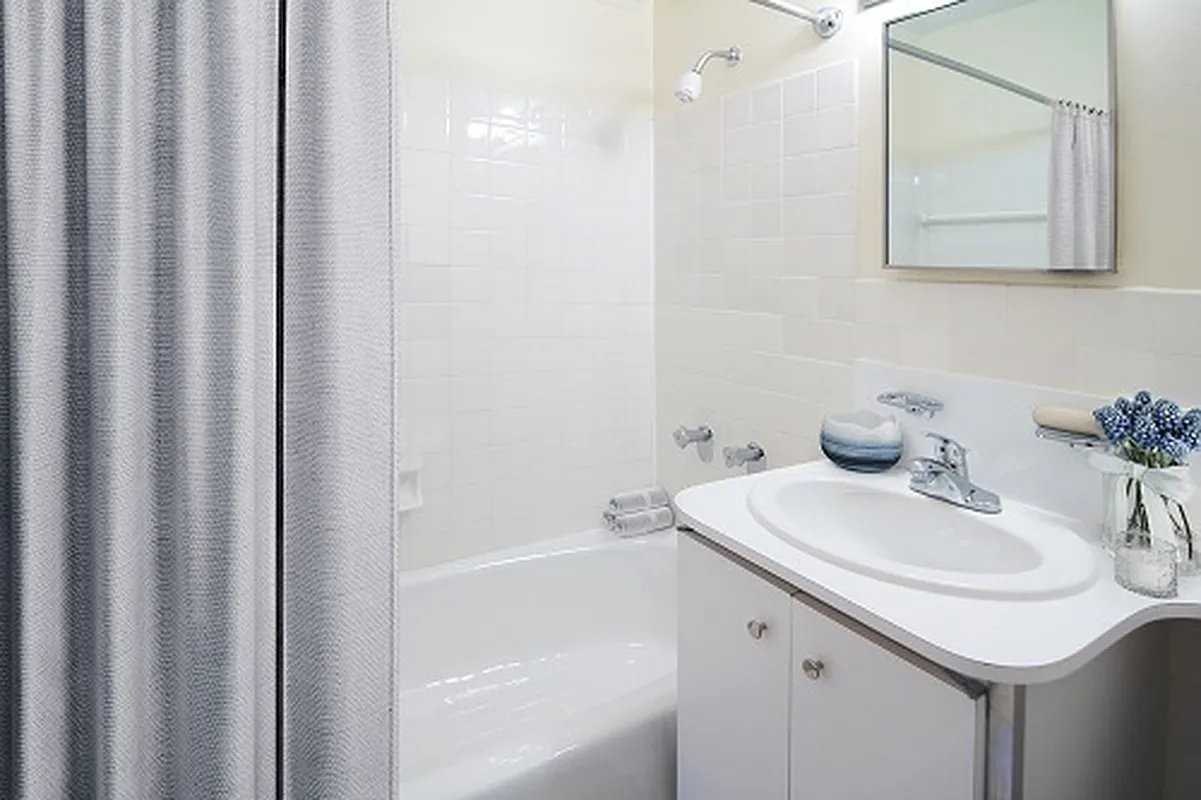 E 25th St #3009 - Photo 4 of 4