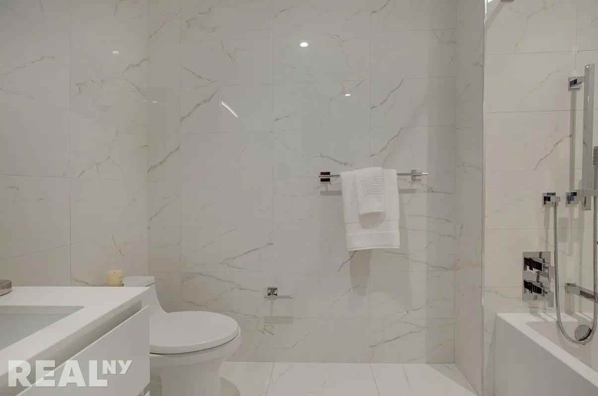 222 E 44th St #PHB - Photo 4 of 9