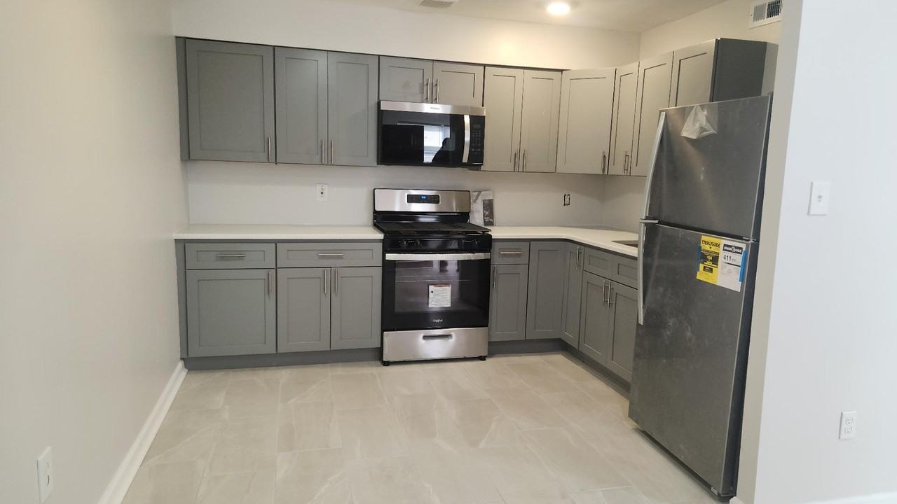 7028 Lark Pl - Photo 3 of 10