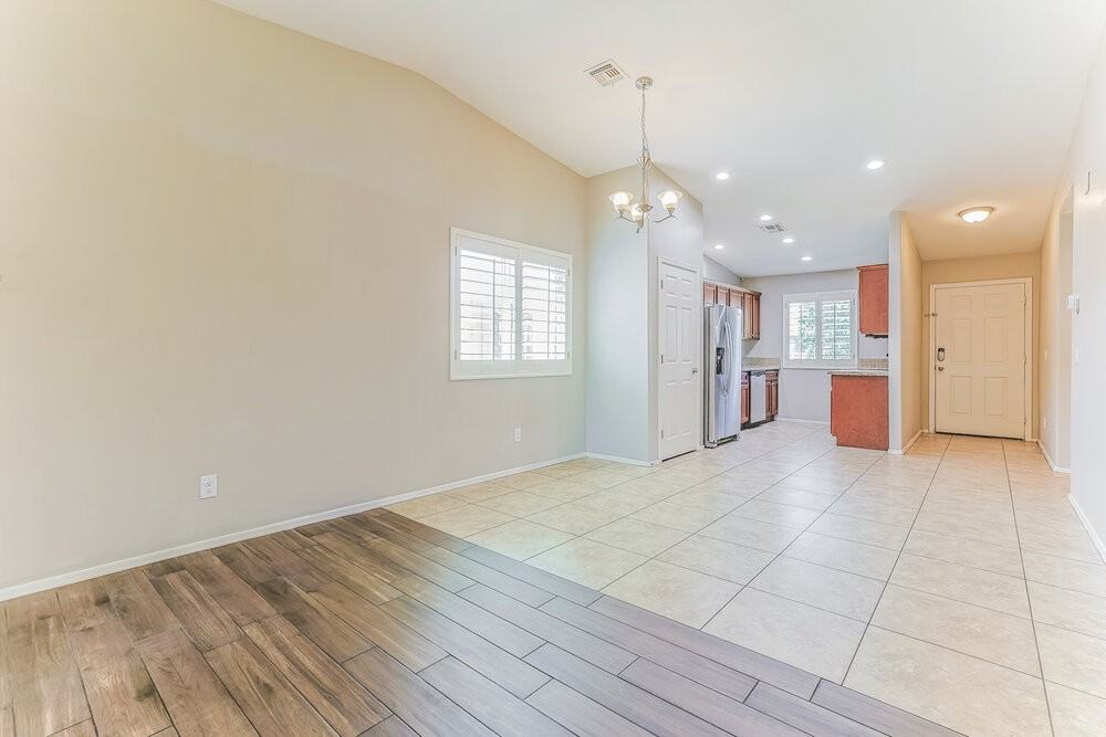 8127 S 5th Ave - Photo 5 of 16
