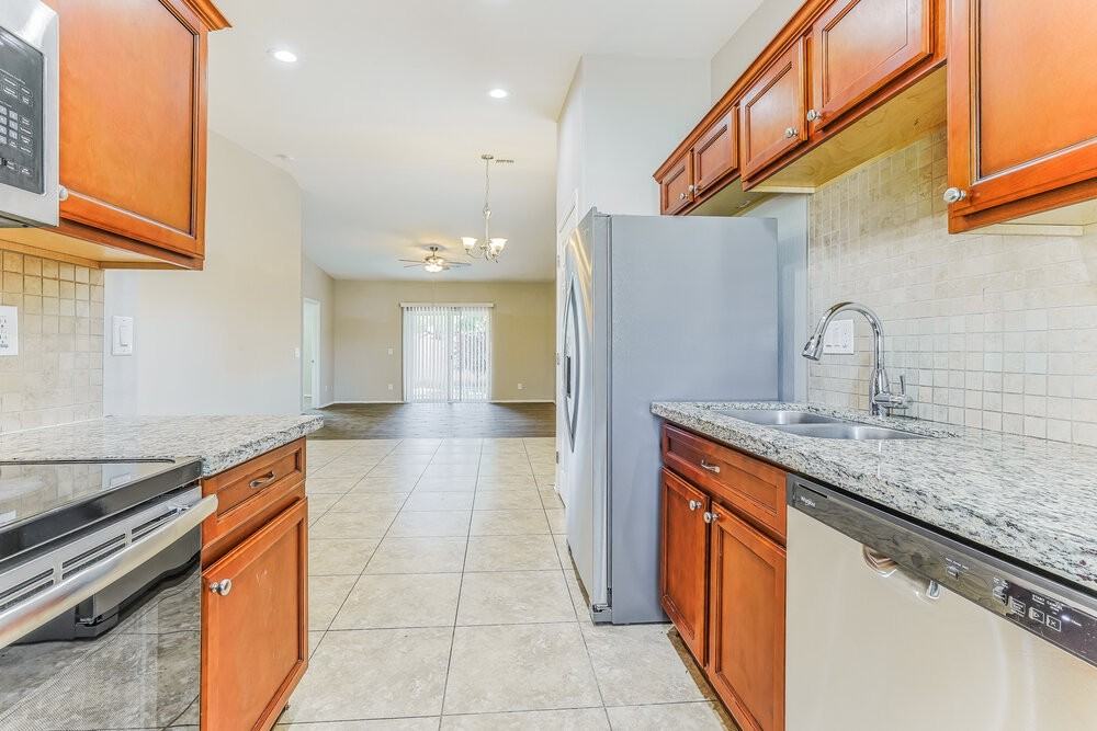 8127 S 5th Ave - Photo 7 of 16