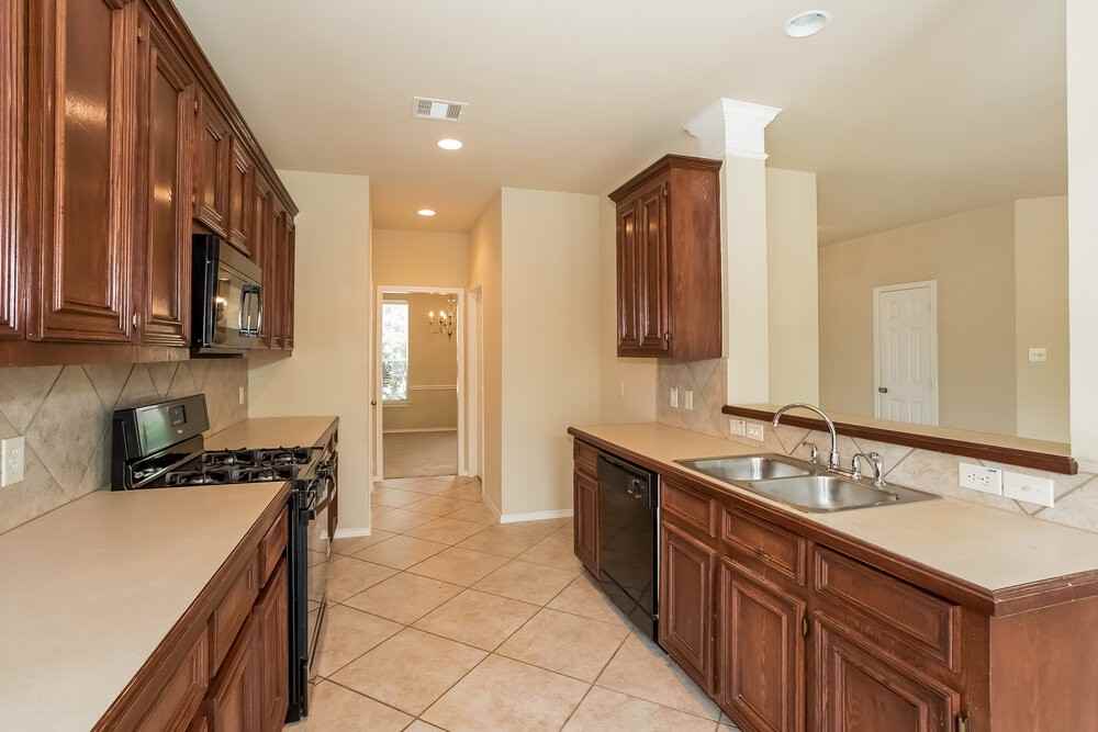 9510 Wakefield Village Dr - Photo 4 of 15
