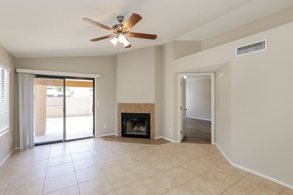 4517 E Rosemonte Dr - Photo 4 of 16