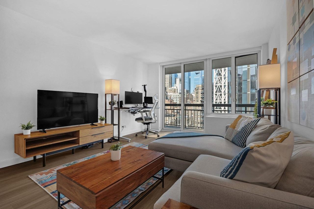 64B W 37th St #1224044P - Photo 2 of 27